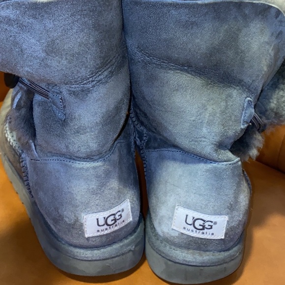 Gray 1-button Bailey Uggs Size 9 - Picture 2 of 4